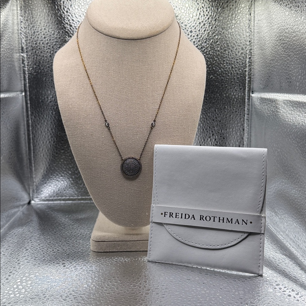 Elegant Silver Pendant Necklace
